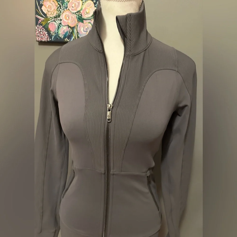 Lululemon Athletica Movement to Movement Jacket in Titanium- New With Tags - Picture 9 of 14